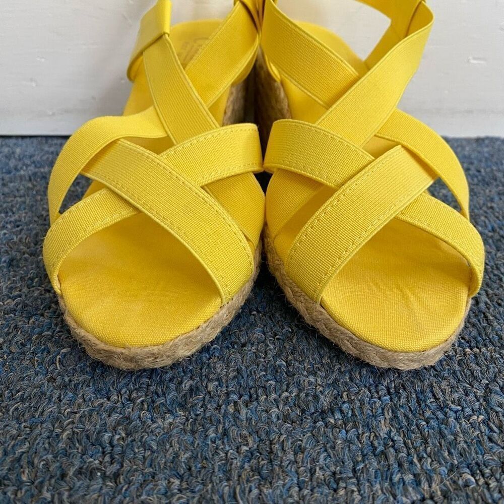Chaps women 8 slip on strappy 3” wedge sandals w/stretchy straps yellow - Picture 3 of 7